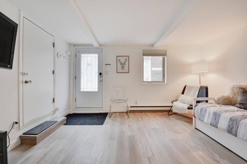 Charming Century-Old House In City Center ケベックシティ エクステリア 写真