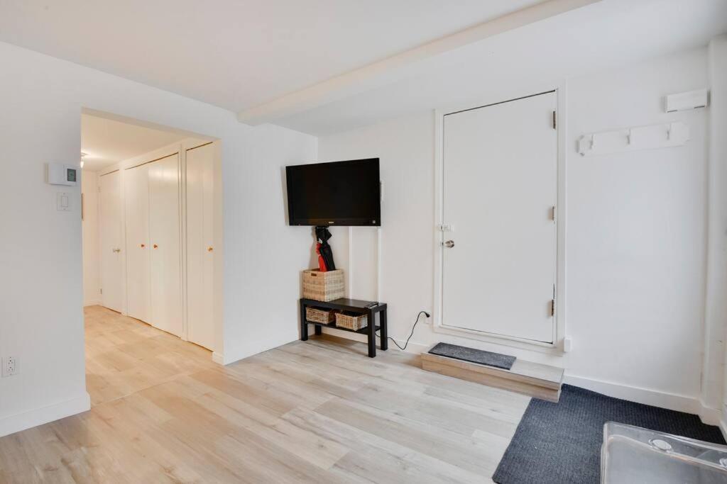 Charming Century-Old House In City Center ケベックシティ エクステリア 写真