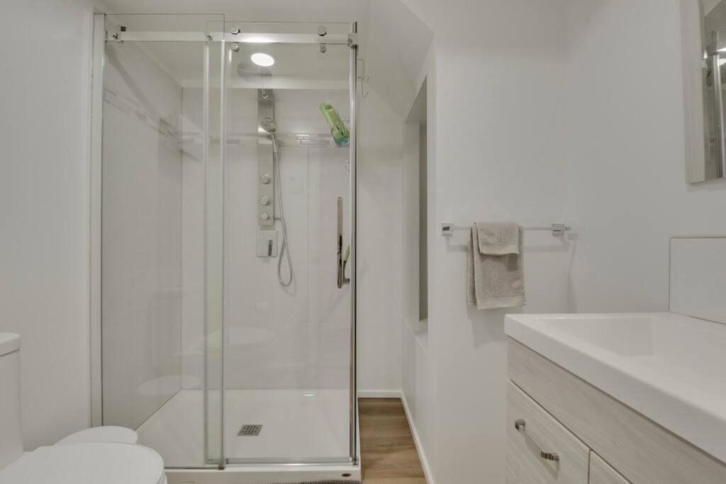 Charming Century-Old House In City Center ケベックシティ エクステリア 写真